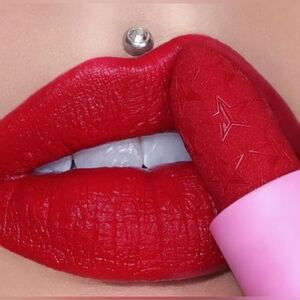 NIB❤️‍🔥"Red Affair" 😍 Jeffree Star Velvet Trap Lipstick💄SOLD OUT!
